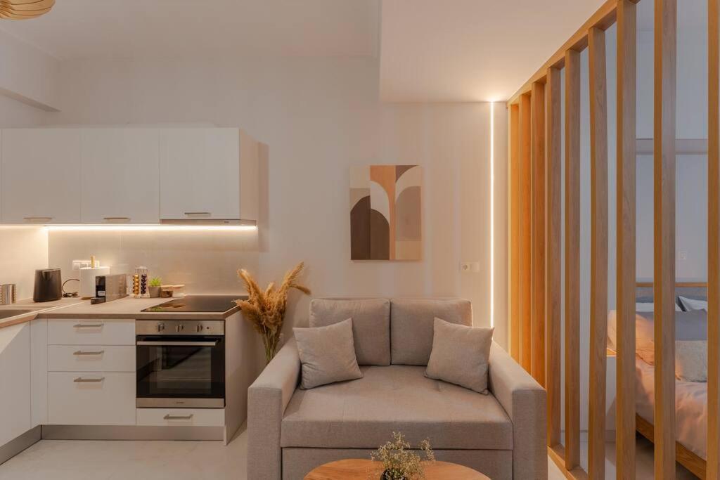 Jv Luxury Acropolis